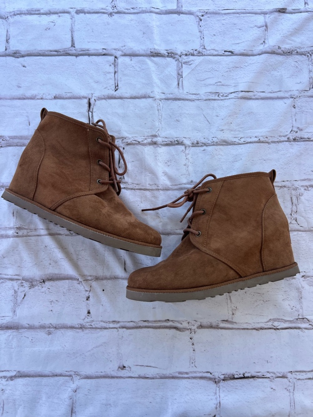 Cushionaire Kira Cozy Lace Up Dark Brown Suede Lace-Up Ankle Booties Size 9